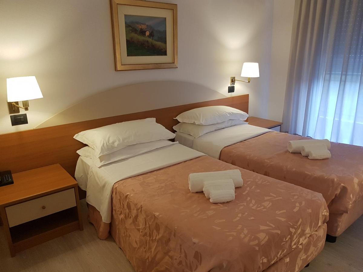 Sommariva Perno Roero Park Hotel מראה חיצוני תמונה