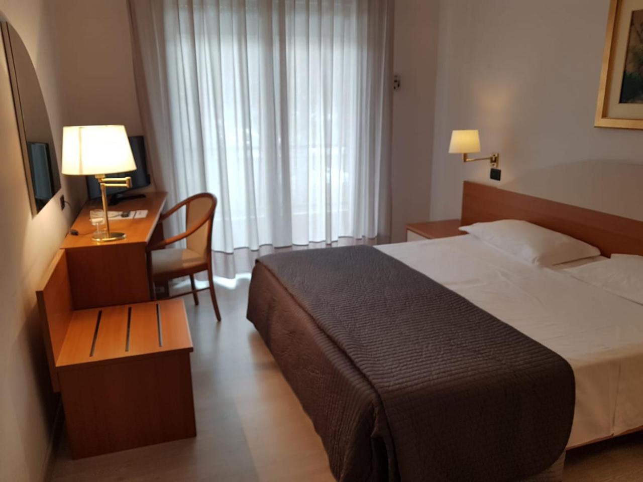 Sommariva Perno Roero Park Hotel מראה חיצוני תמונה
