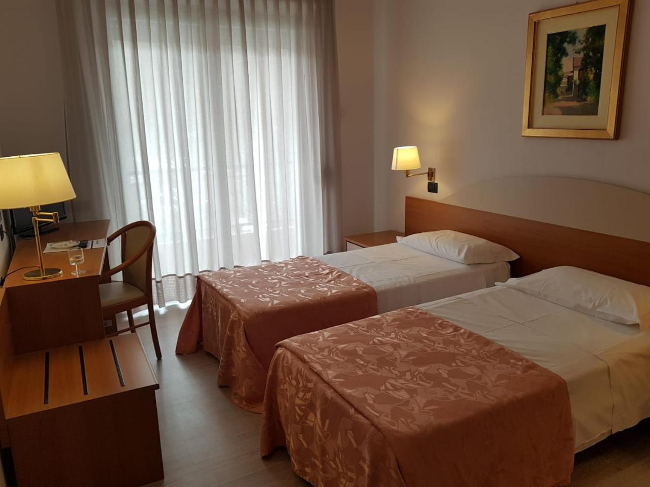 Sommariva Perno Roero Park Hotel מראה חיצוני תמונה